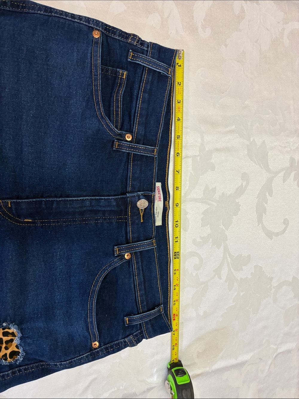 Women’s Designer Levi Jean Shorts w/ Hand-sewn Leopard Patched Hearts, Size 14 - Picture 5 of 9